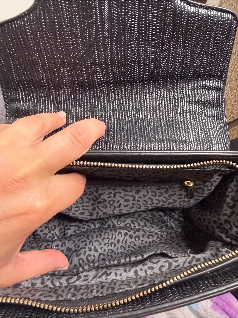 Classic Black Textured Crossbody Bag - Unbranded - Picture 5 of 5